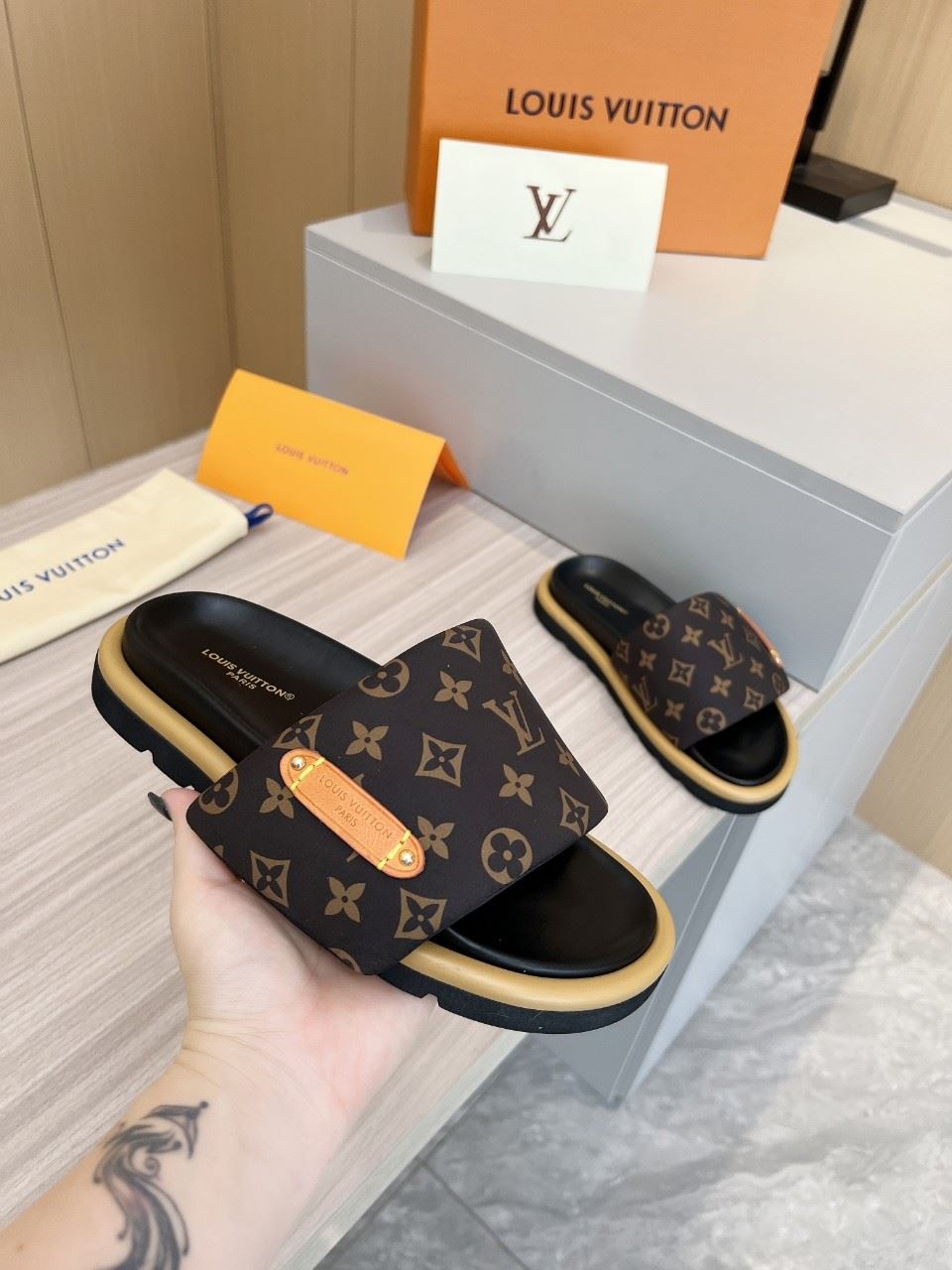 Louis Vuitton Slippers